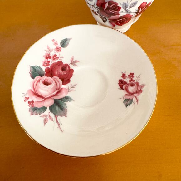 Queen Anne Tea Cup and Saucer Pink & Red Roses Bone China Vintage Gold Trimmed - Picture 3 of 5